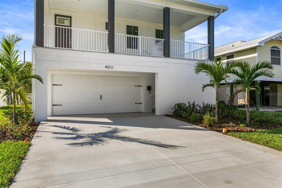 Exterior details and patio area of a home in , St. Petersburg (Image 22).
