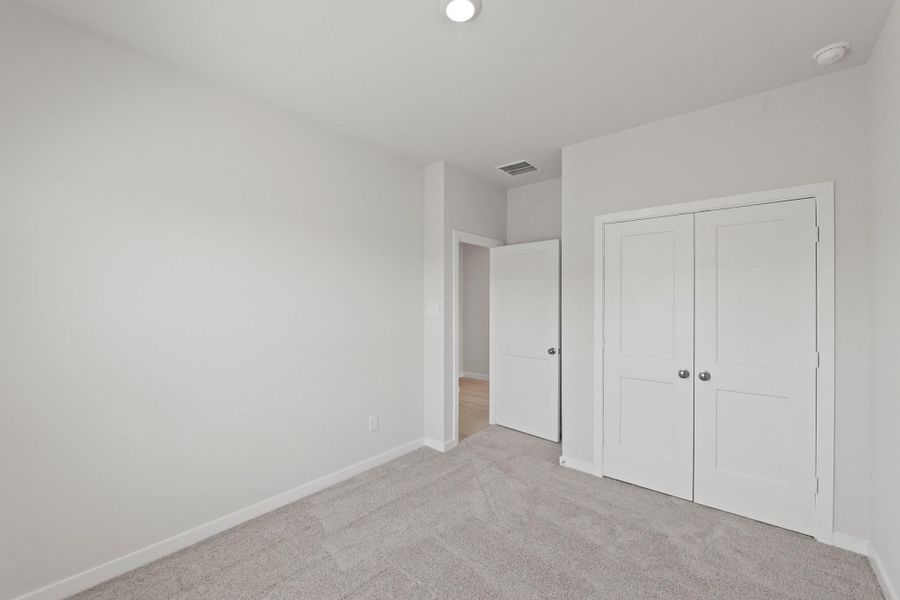 Spacious, unfurnished interior of a new home in River Ranch Trails, Dayton (Image 15).