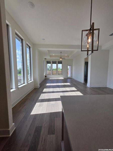 Spacious, unfurnished interior of a new home in Haby Hill 50s, San Antonio (Image 3).