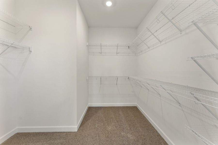 Spacious, unfurnished interior of a new home in Lakeside Saluda, Greenville (Image 25).