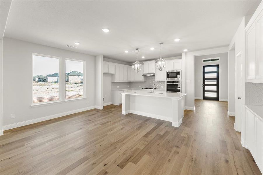 16. 14506 Herschel - Dining