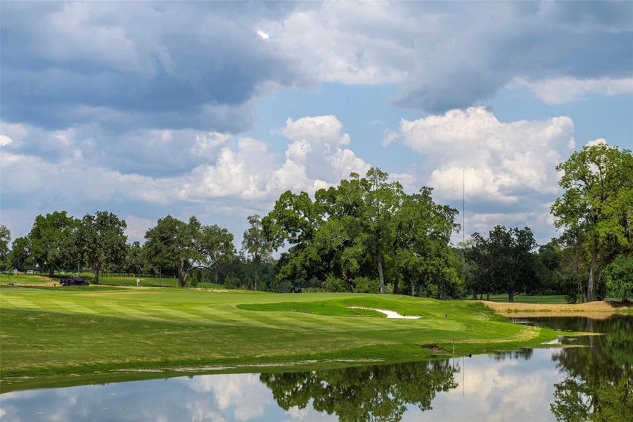 Enjoy serene views and championship play on the private 9-hole golf course designed by golf legend Tom Lehman—designed for beauty, challenge, and relaxation in every round. Perfect for players of all levels