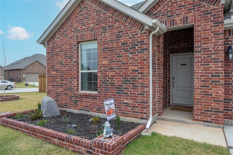 Property entrance with a yard