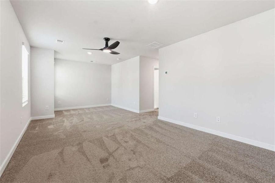 Spacious, unfurnished interior of a new home in The Enclave at Stonewall Station, Union City (Image 25).