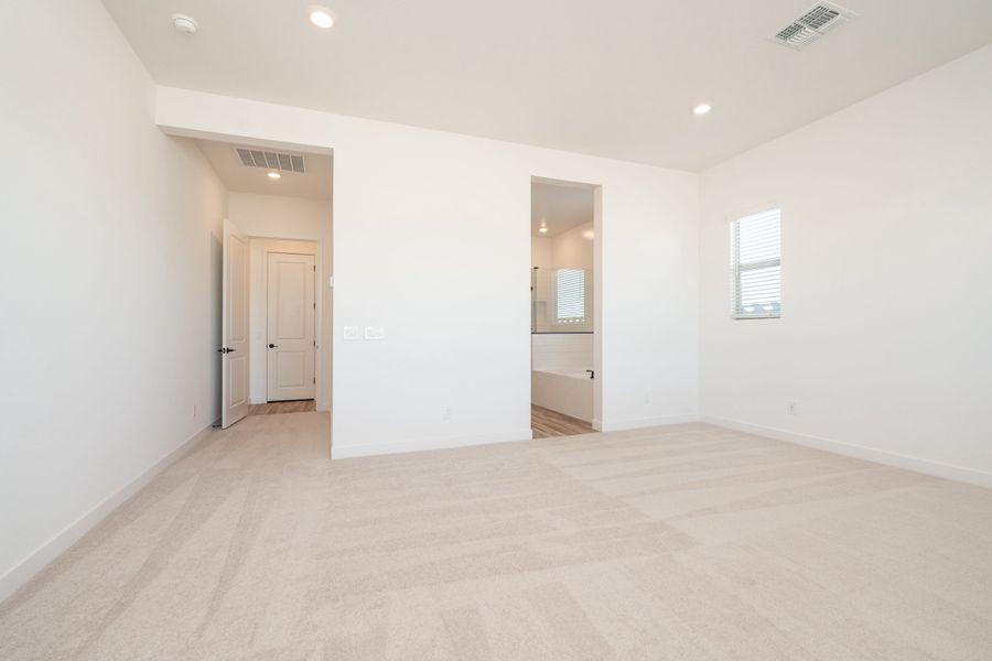 Spacious, unfurnished interior of a new home in Abel Ranch, Goodyear (Image 9).