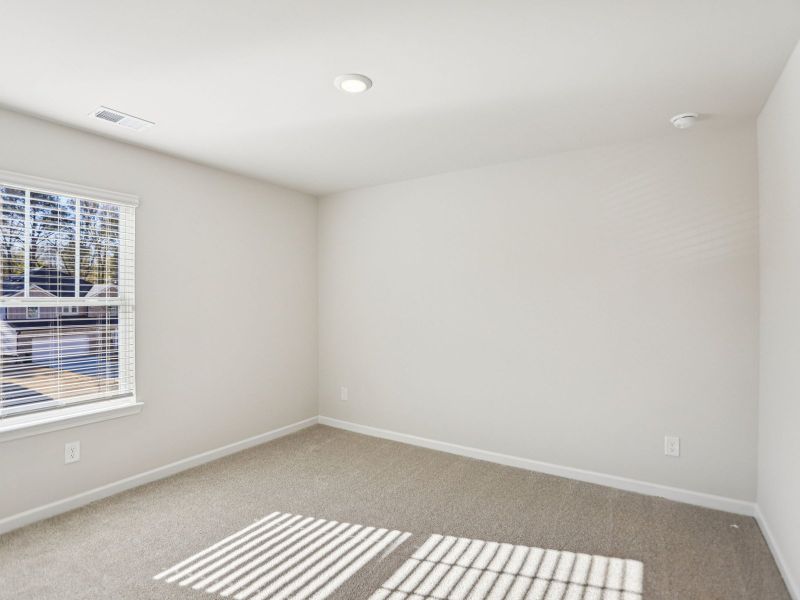 Spacious, unfurnished interior of a new home in Westmont Preserve, Powder Springs (Image 19).