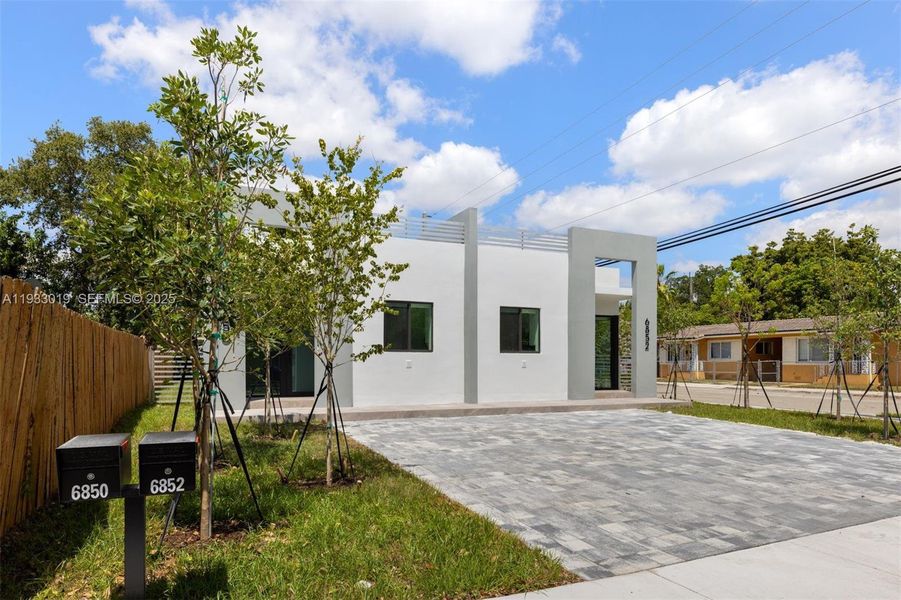 6850 NW 4 AVE 6850 NW 4 AVE