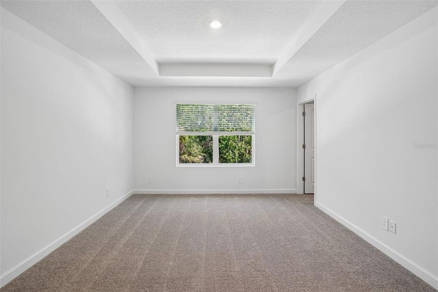 Spacious, unfurnished interior of a new home in , Tampa (Image 16).