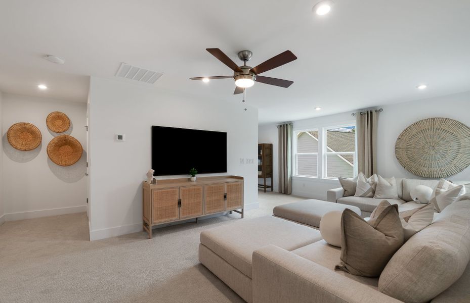 Furnished interior view inside a new home in Del Webb at Lake Oconee, Greensboro (Image 11).