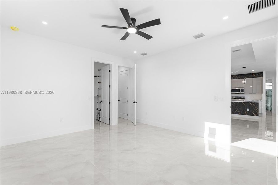 Spacious, unfurnished interior of a new home in , Lehigh Acres (Image 24).