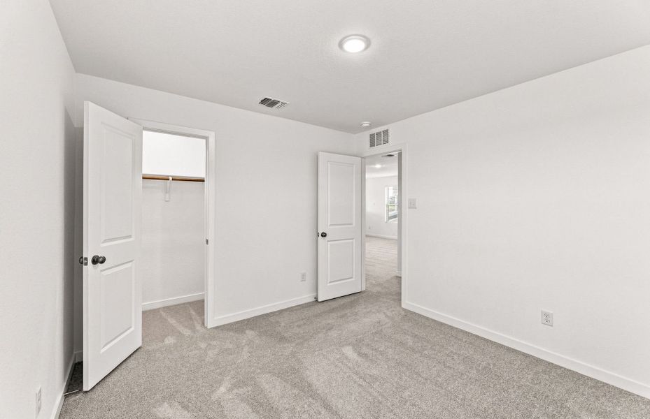 Spacious, unfurnished interior of a new home in Sonterra, Jarrell (Image 17).