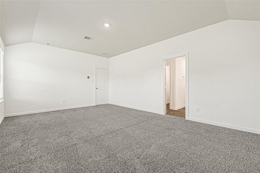 Spacious, unfurnished interior of a new home in Holly Ridge, Rosenberg (Image 17).
