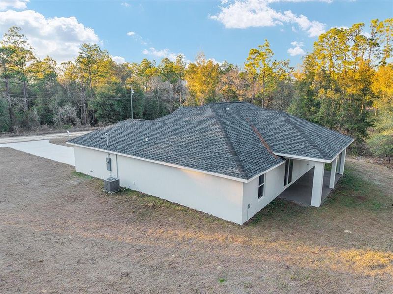 Exterior details and patio area of a home in , Dunnellon (Image 36).