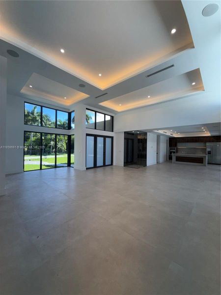 Spacious, unfurnished interior of a new home in , Miami (Image 38).