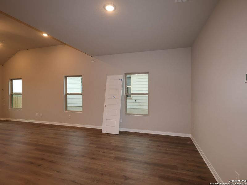 Spacious, unfurnished interior of a new home in Paloma Park, Converse (Image 27).