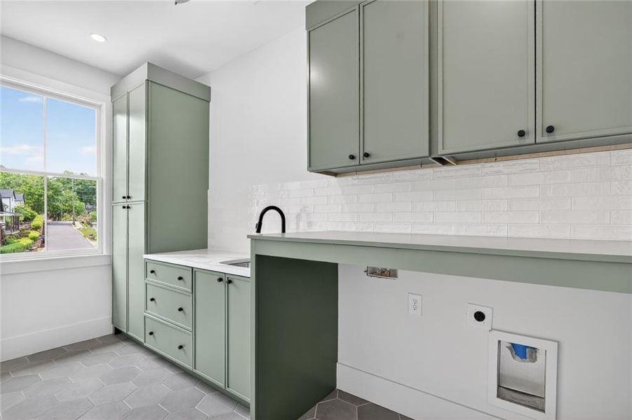 Furnished interior view inside a new home in , Roswell (Image 10).