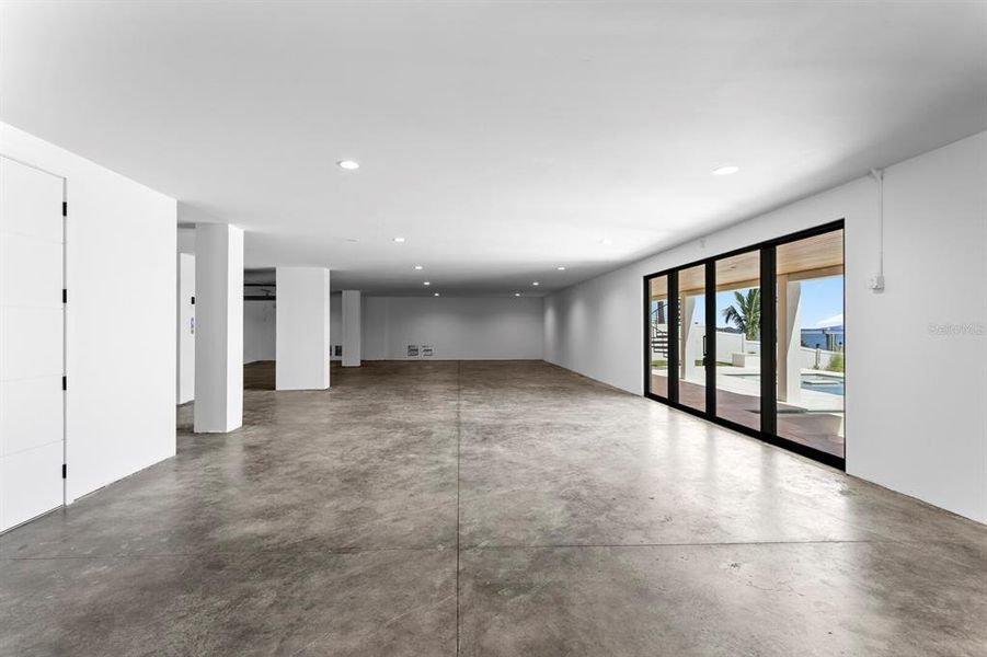 Spacious, unfurnished interior of a new home in , Tierra Verde (Image 26).