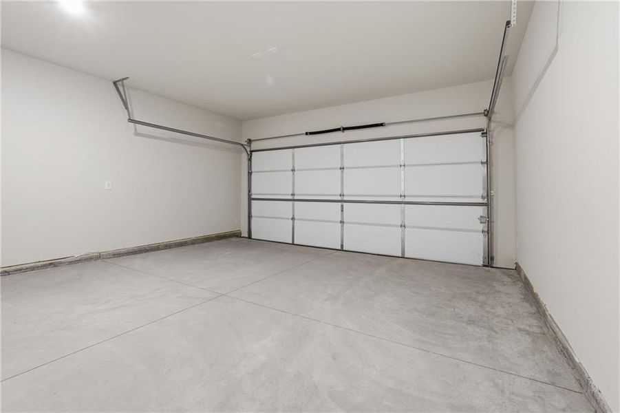 Spacious, unfurnished interior of a new home in Concord Oaks, Powder Springs (Image 26).