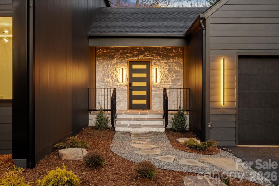 Covered entry featuring artisan El Dorado Casa Blanca stone