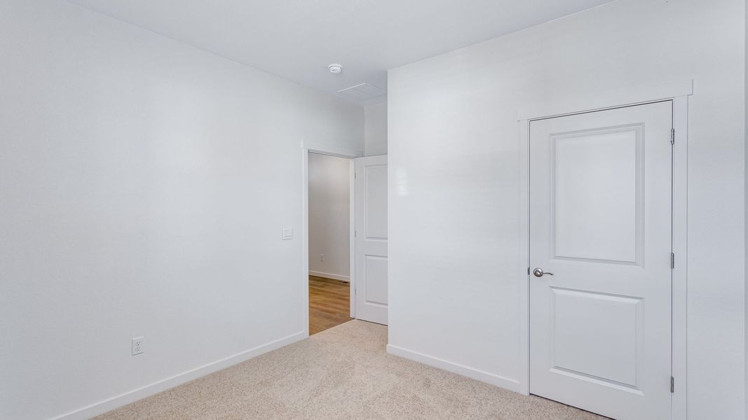Spacious, unfurnished interior of a new home in Lakeside Canyon, Mead (Image 27). Spacious, unfurnished interior of a new home in Lakeside Canyon, Mead (Image 27).