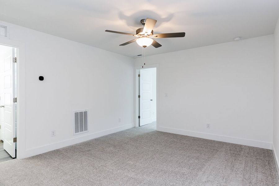 Spacious, unfurnished interior of a new home in Vaughan Farms, Angier (Image 14).