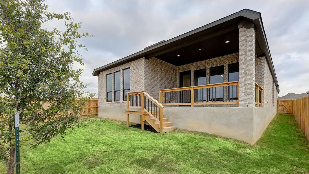 Exterior details and patio area of a home in Arcadia Ridge, San Antonio (Image 27).