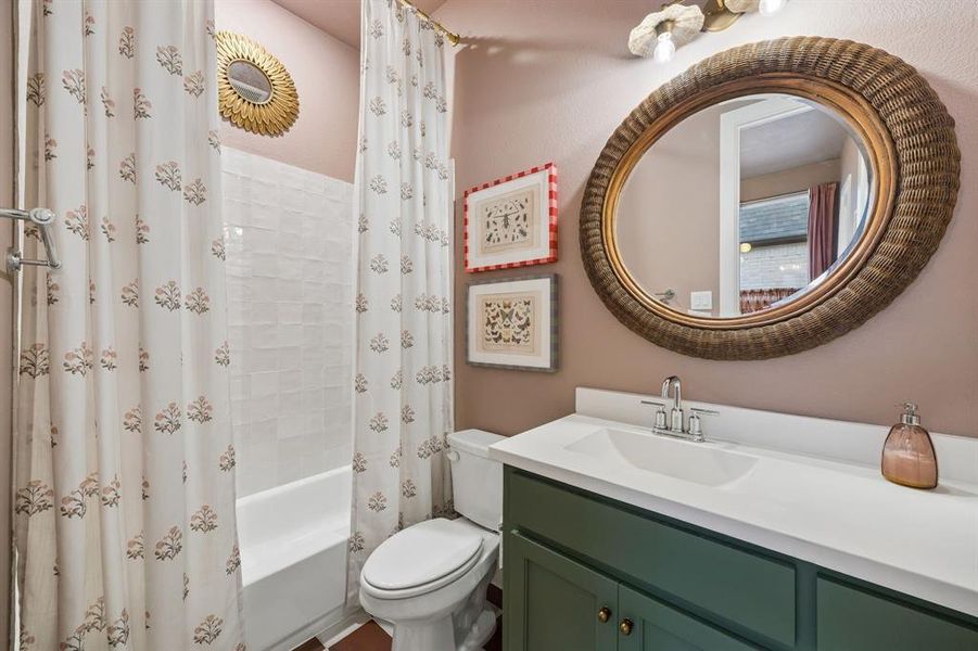 Furnished interior view inside a new home in , Rockwall (Image 16).