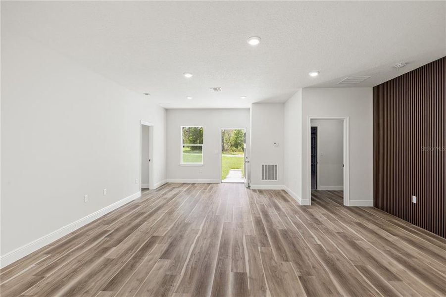 Spacious, unfurnished interior of a new home in , Ocala (Image 19).