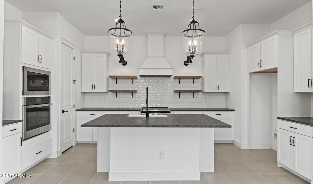 Edgewood Lot #1 Kitchen (Large)