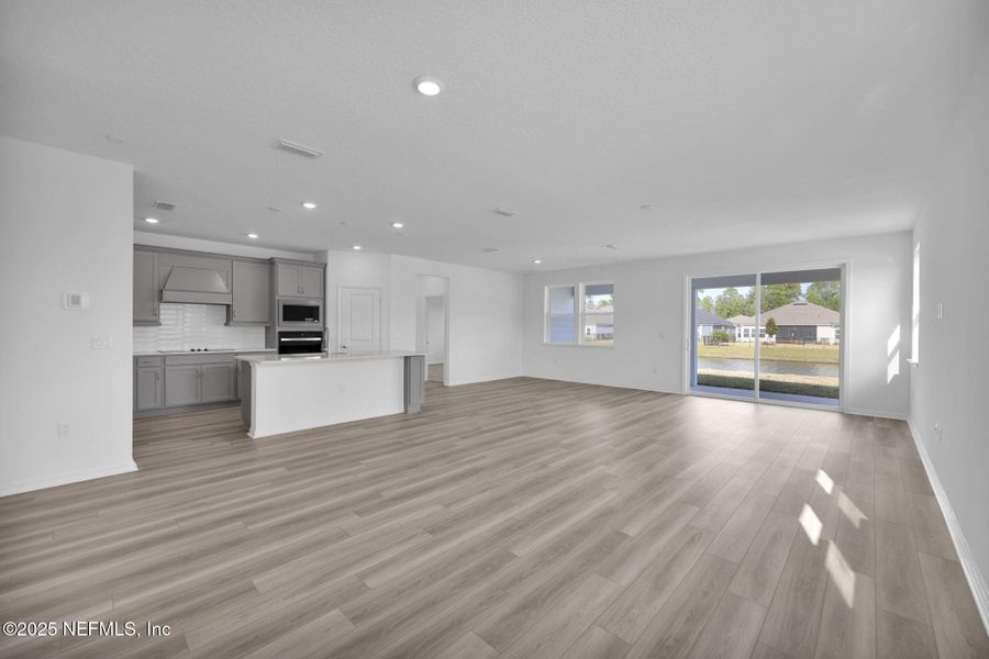 Spacious, unfurnished interior of a new home in Hyland Trail, Green Cove Springs (Image 19).