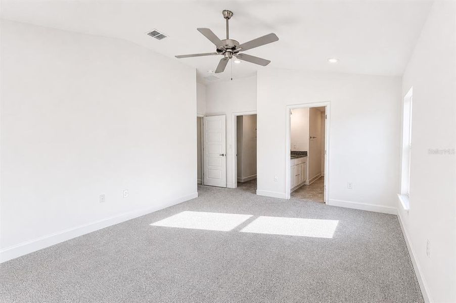 Spacious, unfurnished interior of a new home in Harmony Central, St. Cloud (Image 23).