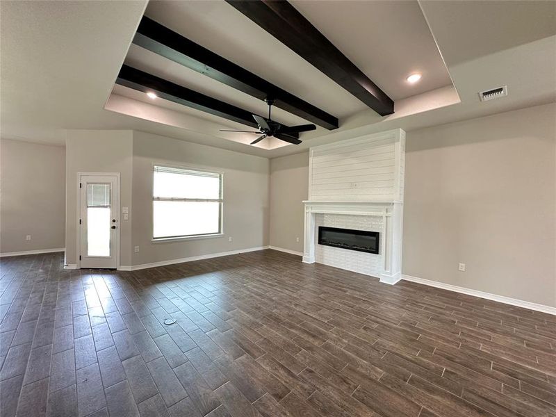Spacious, unfurnished interior of a new home in , Lorena (Image 26).