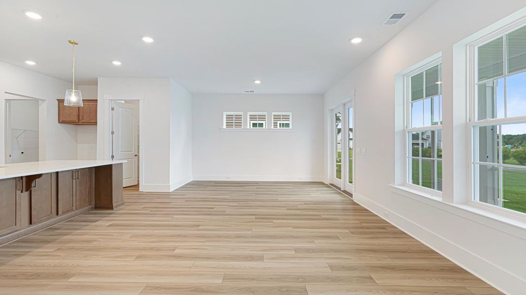 Spacious, unfurnished interior of a new home in , Summerville (Image 19).