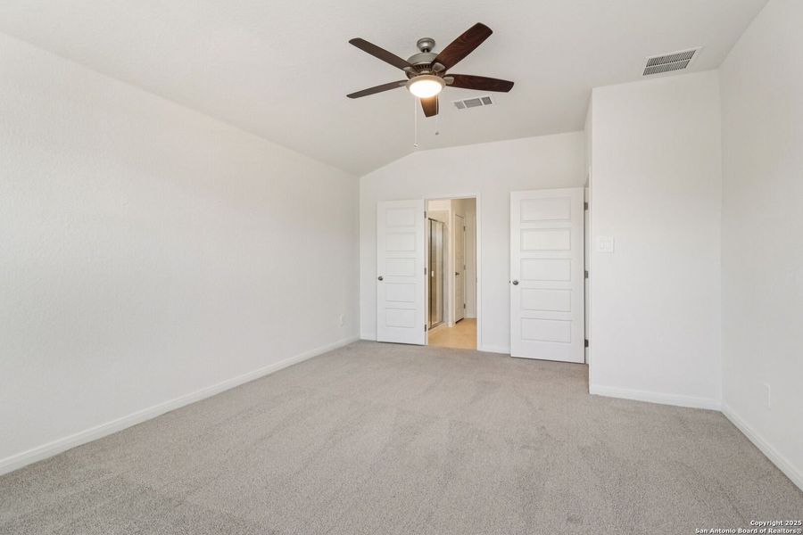 Spacious, unfurnished interior of a new home in Catalina, Converse (Image 37).