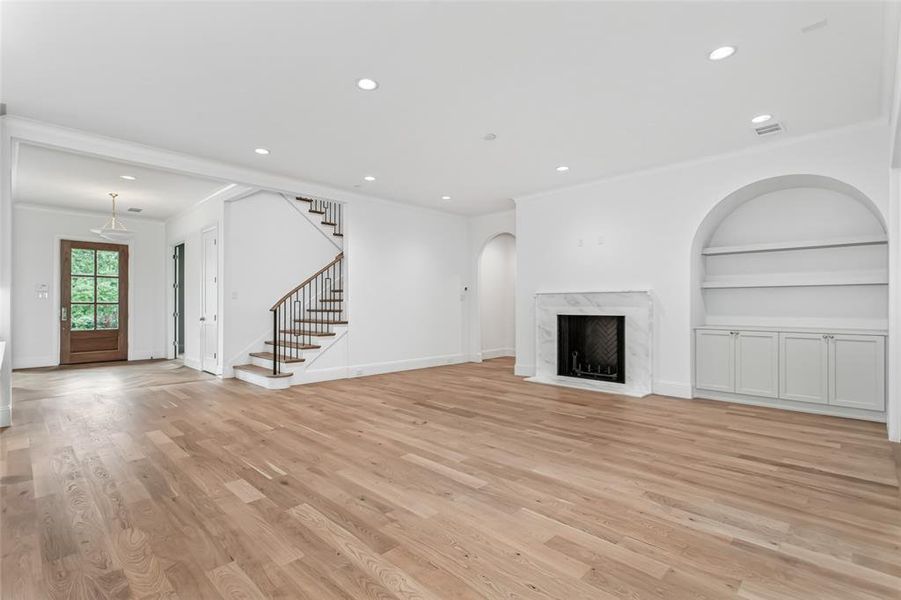 Spacious entrance with dining room and study facing each other when you enter