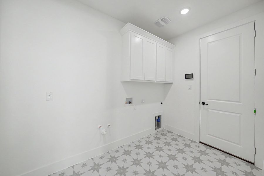 Spacious, unfurnished interior of a new home in Aster Park, McKinney (Image 32).