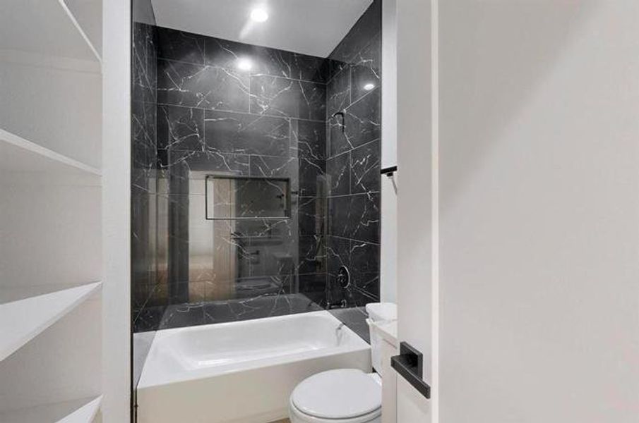 Image 24 of a home in .