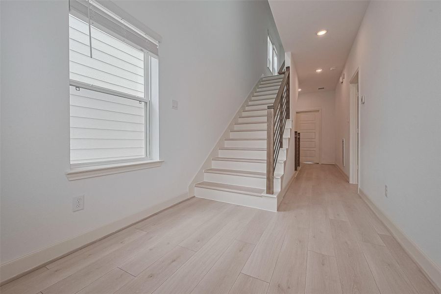 Spacious, unfurnished interior of a new home in Regents Court, Houston (Image 24).