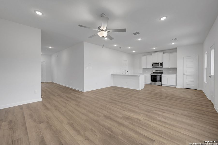 Spacious, unfurnished interior of a new home in Paloma Park, Converse (Image 45).
