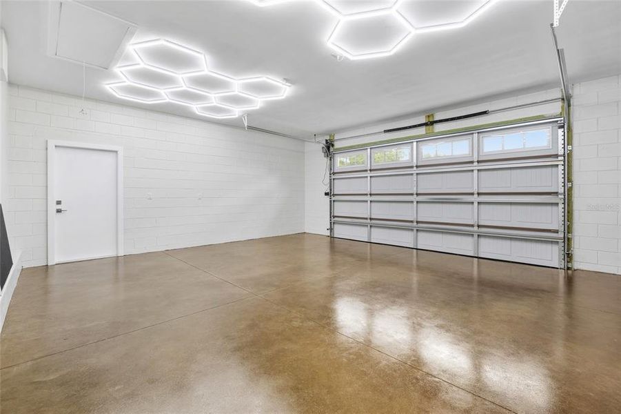 Spacious, unfurnished interior of a new home in , Tavares (Image 20).