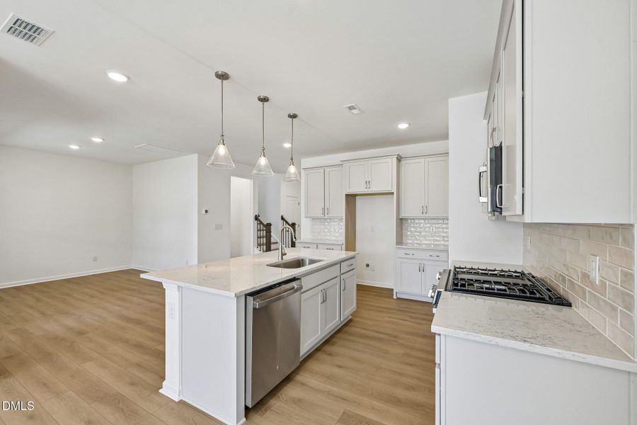 20-web-or-mls-Ken Dr-S2304-020
