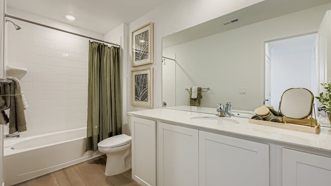 2203 Expedition Bath2 F2