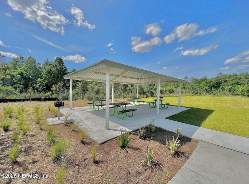 Community amenities in Summerglen, Jacksonville (Image 18).