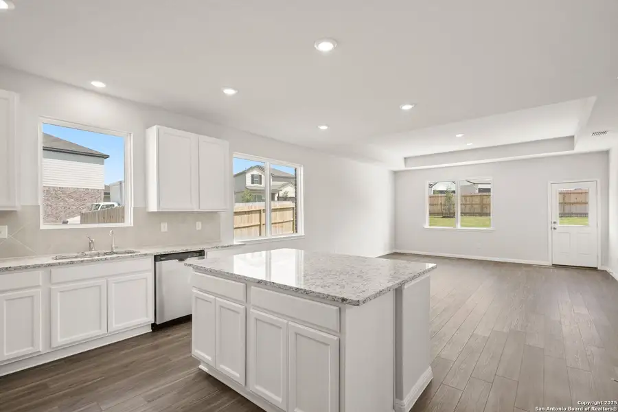 Furnished interior view inside a new home in Cinco Lakes, San Antonio (Image 8). Furnished interior view inside a new home in Cinco Lakes, San Antonio (Image 8).