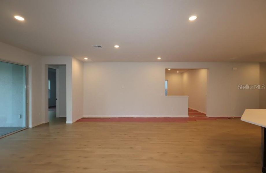 Spacious, unfurnished interior of a new home in Lakeside at Satilla, St. Cloud (Image 4).