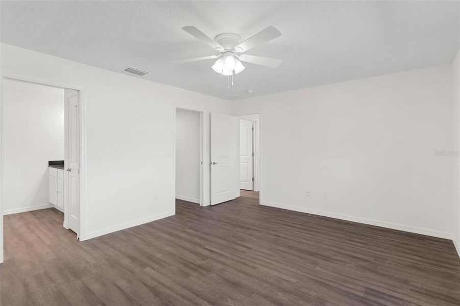 Spacious, unfurnished interior of a new home in , Leesburg (Image 21).