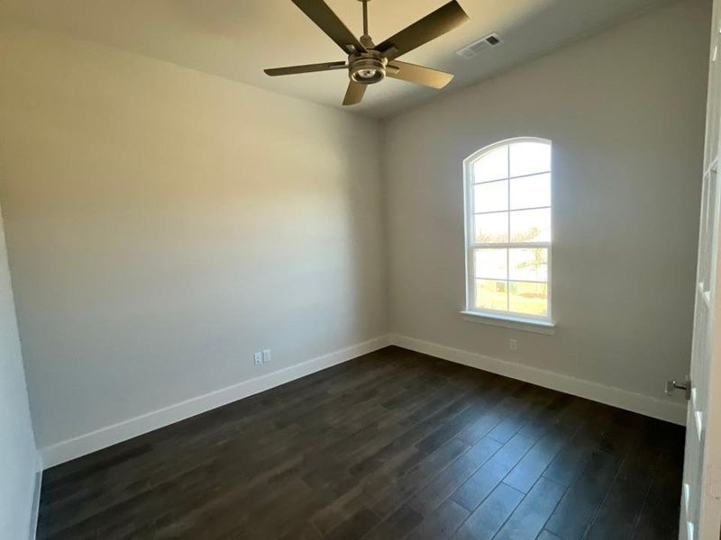 Spacious, unfurnished interior of a new home in Eagle Ridge Estates, Weatherford (Image 8).