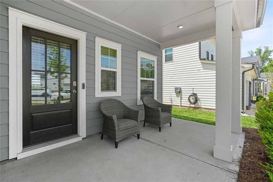 Exterior details and patio area of a home in Alder Park, Conyers (Image 4).