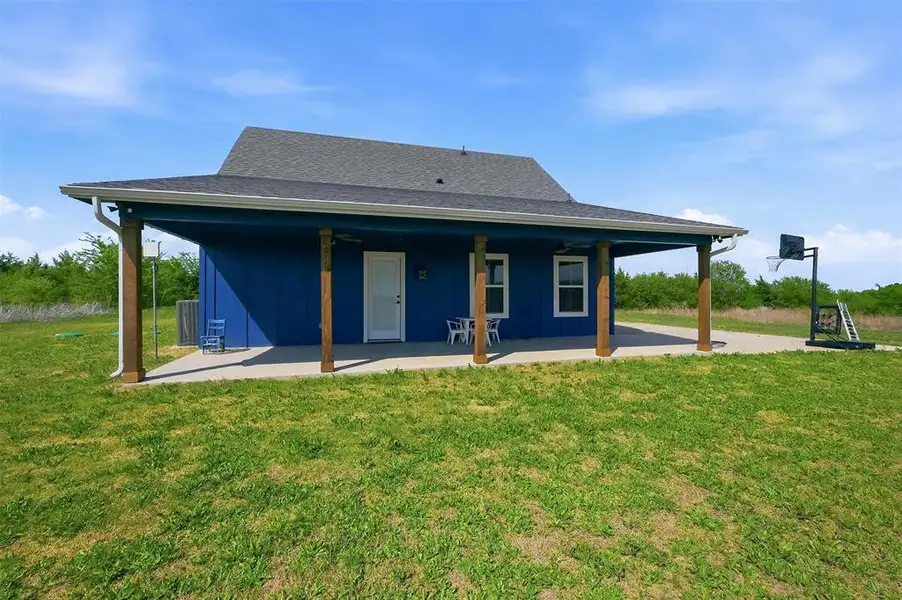 Exterior details and patio area of a home in , Sherman (Image 3).