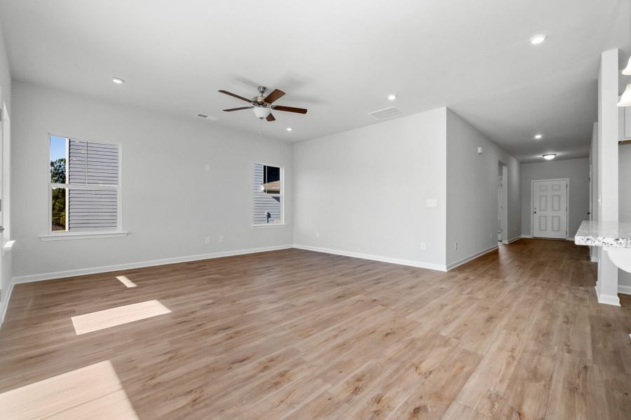 Spacious, unfurnished interior of a new home in The Oaks, Clarksville (Image 20).